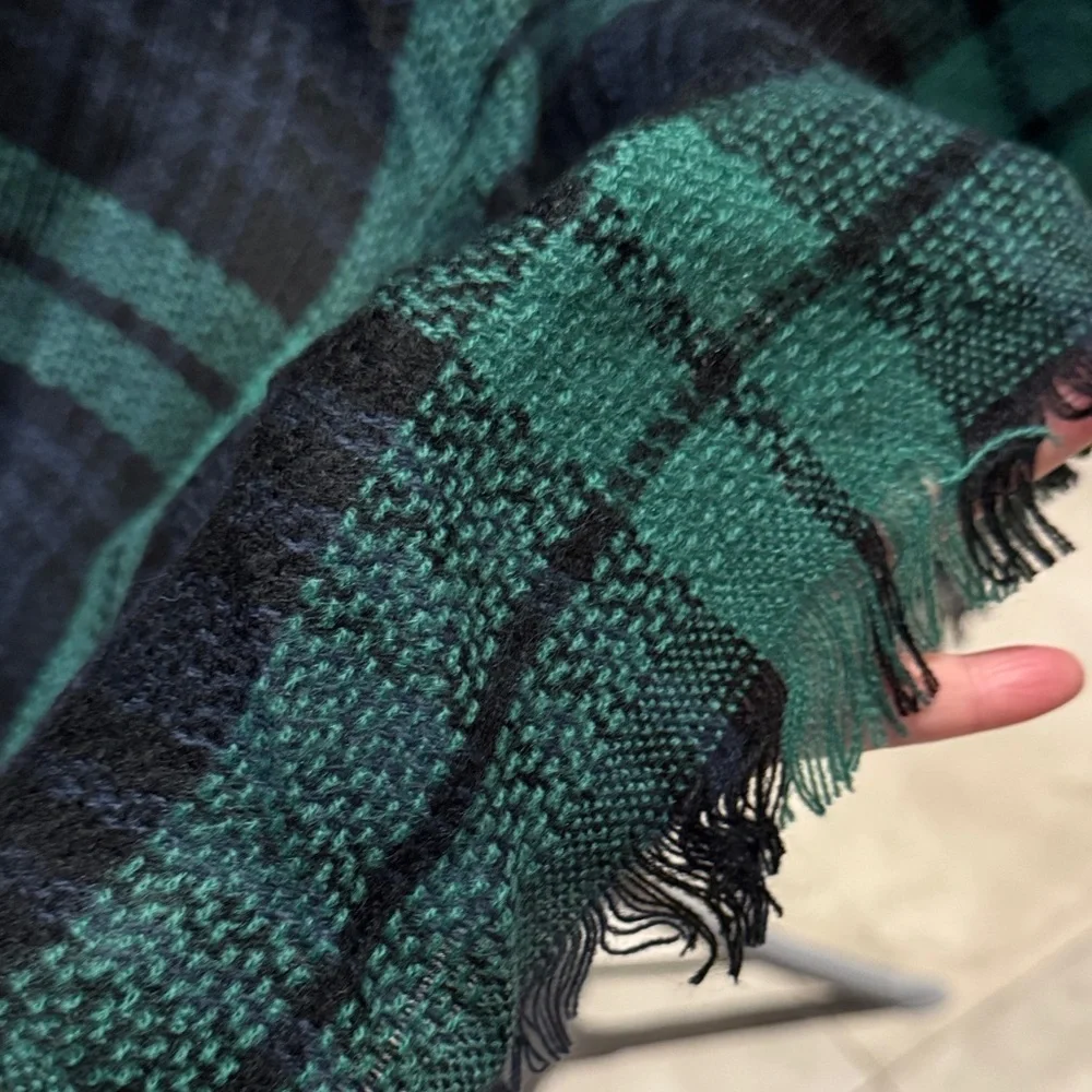 NWT 2 Plaid Scarves Set red green and green black - Picture 6 of 8